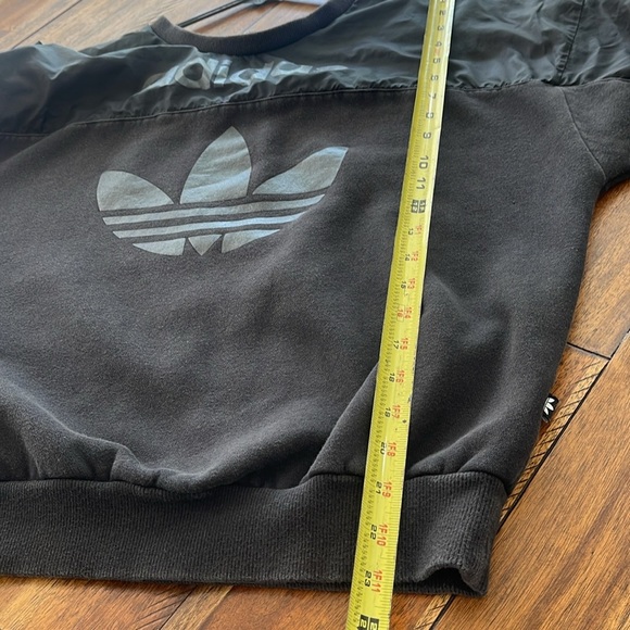 Adidas  black mono crew neck sweatshirt size large with Flaws - Picture 8 of 12